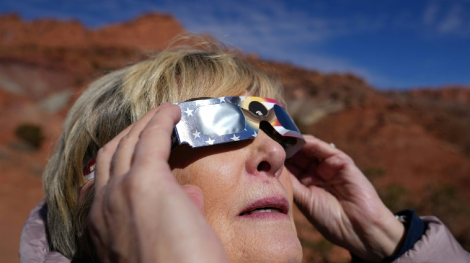 Eclipse exibe seu 'anel de fogo' no céu do continente americano