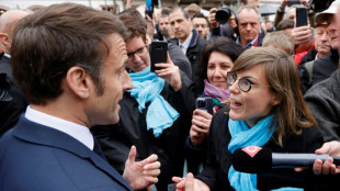 Macron violemment hué en Alsace pour son premier bain de foule depuis des semaines