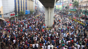 Manifestantes em Bangladesh invadem uma prisão e libertam centenas de presos