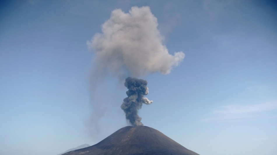 El volcán Anak Krakatoa entra en erupción en Indonesia