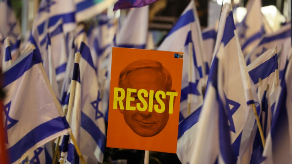 Tens of thousands of Israelis again protest judicial reform plan