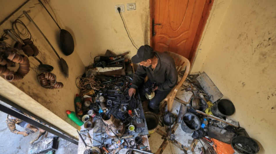 A Gaza, restaurer d'antiques réchauds en laiton pour la cuisine