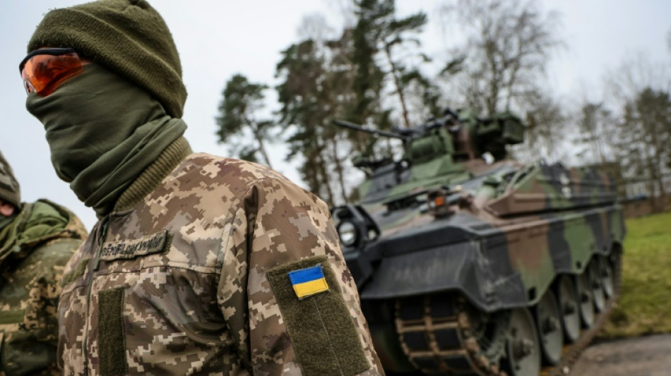 Ukrainian soldiers take German tank course in double time