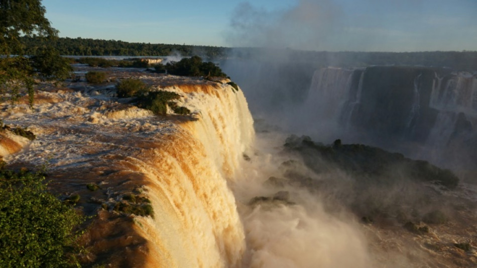 Argentine: les chutes d'Iguazu rouvrent après une fermeture partielle, saturées d'eau