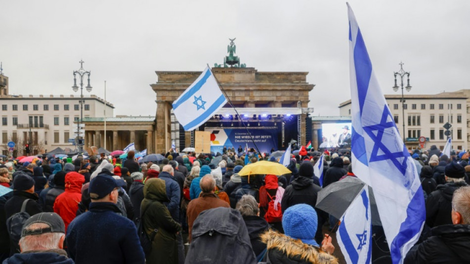 Des milliers de personnes manifestent contre l'antisémitisme à Berlin