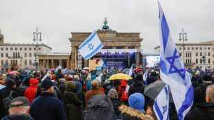 Des milliers de personnes manifestent contre l'antisémitisme à Berlin