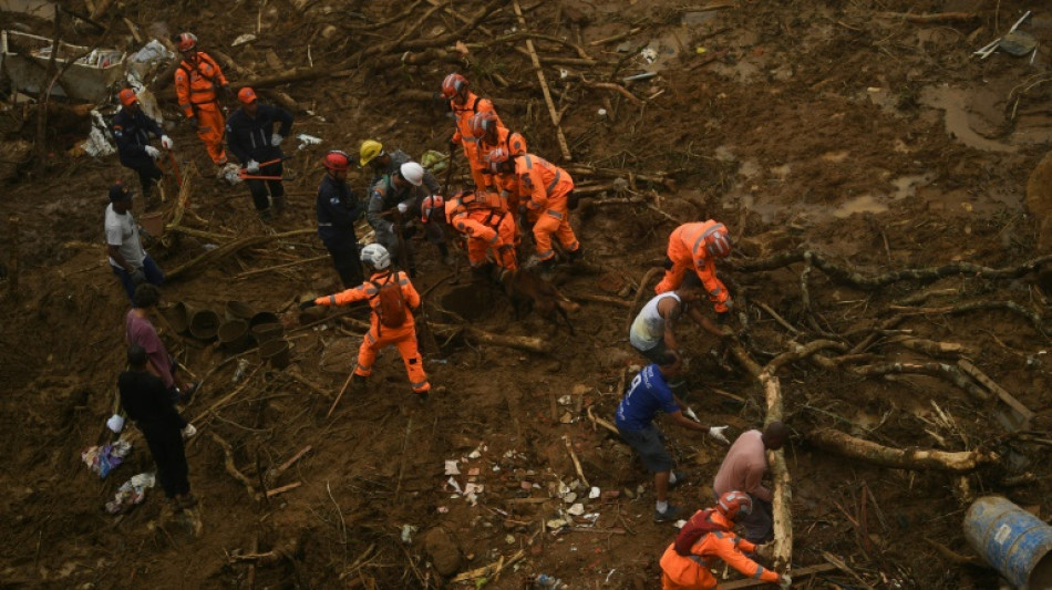 Pluies au Brésil: le bilan s'alourdit à 186 morts à Petropolis