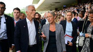 "Il n'y aura pas de hausses d'impôts", notamment pour les entreprises, assure Borne devant le Medef