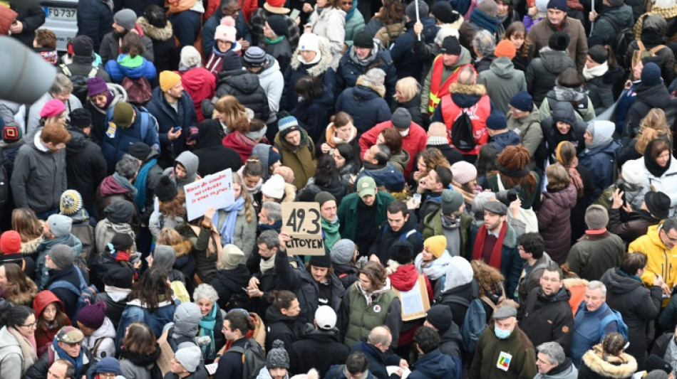 French PM says no dice on pension age as strikes loom