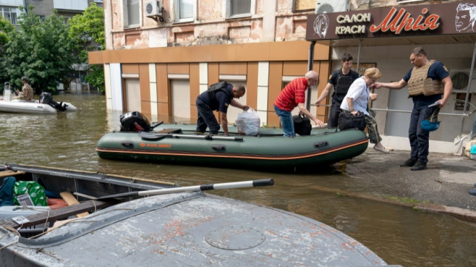 Barrage détruit en Ukraine: 600 km2 inondés, Zelensky en visite à Kherson