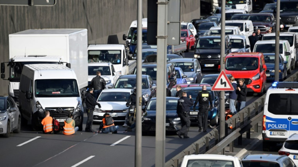 Climate activists stop Berlin traffic to pressure government