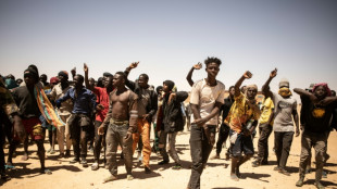 Thousands of migrants stranded in north Niger's scorching desert