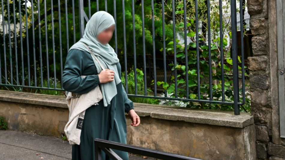 L'abaya, interdite à l'école, un symbole des frictions autour de la laïcité