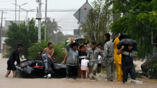 "Desesperados": huracán John revive pesadillas en la mexicana Acapulco