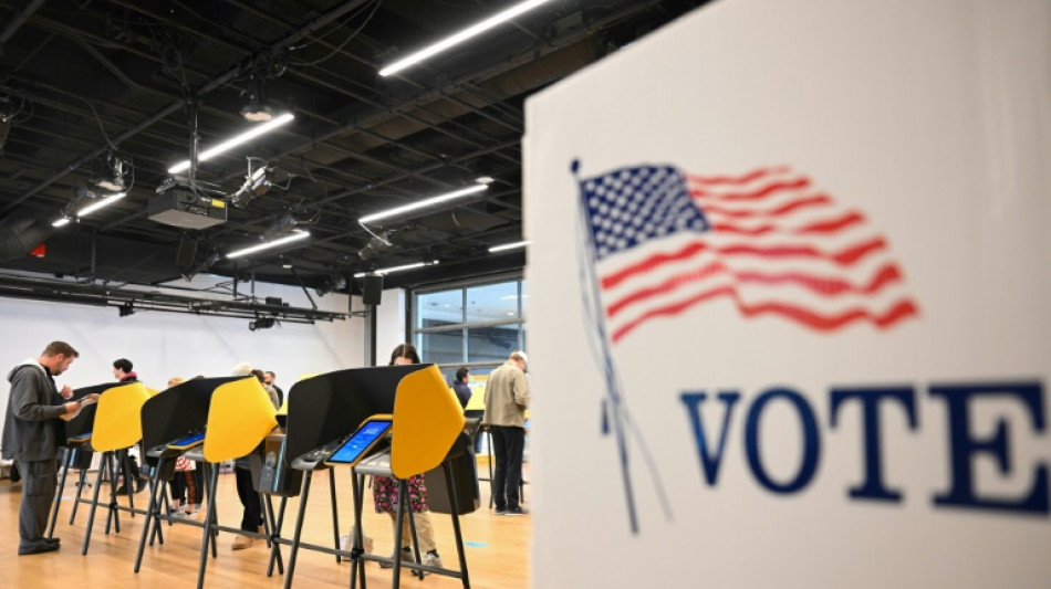 Les Américains ont commencé à voter pour des élections de mi-mandat cruciales