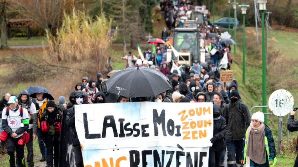 Dans le Tarn, l'A69 et ses "usines à bitume" inquiètent et mobilisent