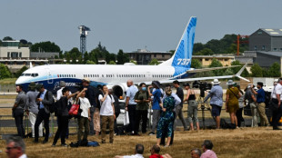 Ganancias de Boeing caen mientras las entregas del 787 siguen detenidas