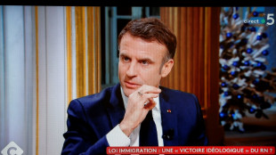 Immigration: face aux fractures de son camp, Macron défend "un bouclier" qui manque au pays