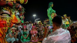 Festival de Parintins anima milhares com seu colorido tradicional na Amazônia