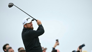 Lowry takes British Open lead, Woods, McIlroy battle to make cut